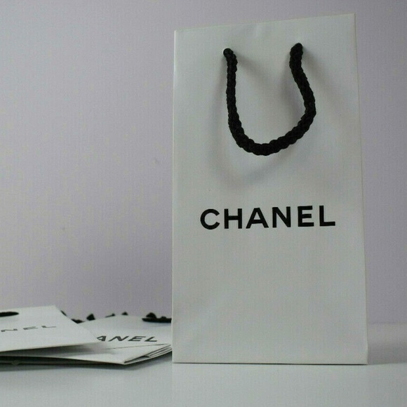 CHANEL Bag White Black Letters 9' X 5' Black String Collapsible - Picture 6 of 16